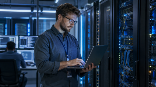 Как поздравить работников IT-сферы: красивые поздравления в прозе и СМС