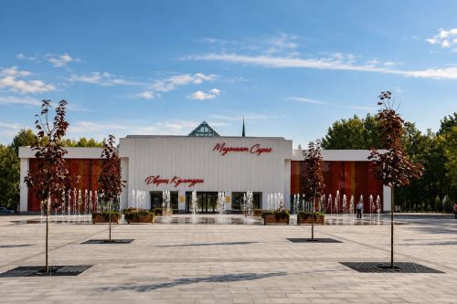 Алабуганың яңартылган Мәдәният сарае капиталь ремонттан соң ишекләрен ачты