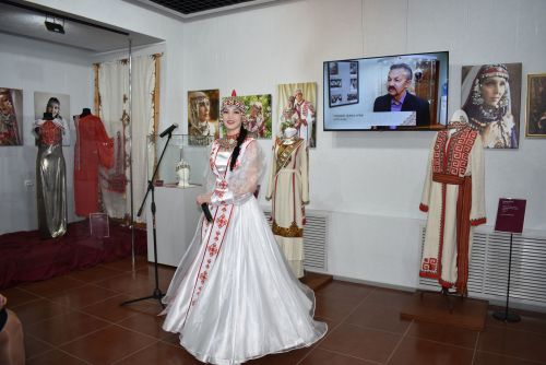 В Елабуге открылась выставка «Народ в серебряном одеянии»
