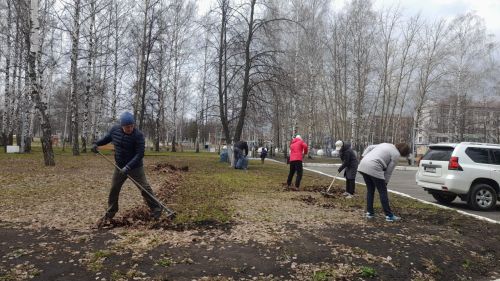В Елабуге и районе активно проходят субботники