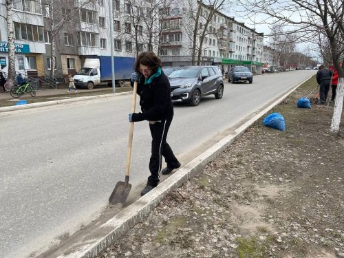 В Елабуге и районе активно проходят субботники