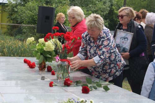 В Верхнем Шурняке открыли памятник погибшим в годы Великой Отечественной войны