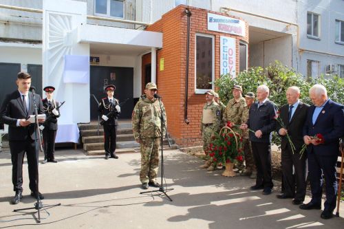 Открытие Мемориальной доски на доме Героя России Станислава Большакова