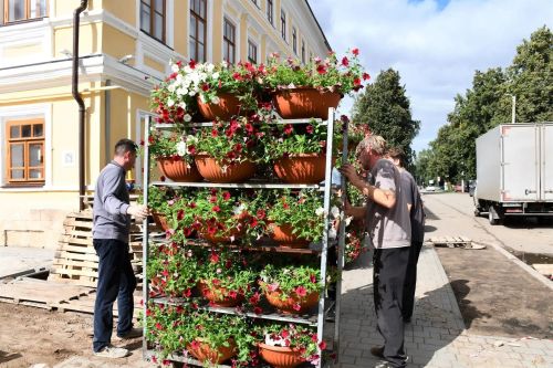 В Елабуге продолжают благоустраивать улицы Казанская и  Строителей