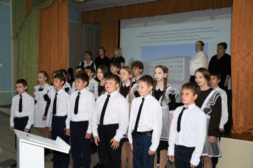 В елабужской школе открыли стелу «Свеча» в память о погибших на СВО выпускниках