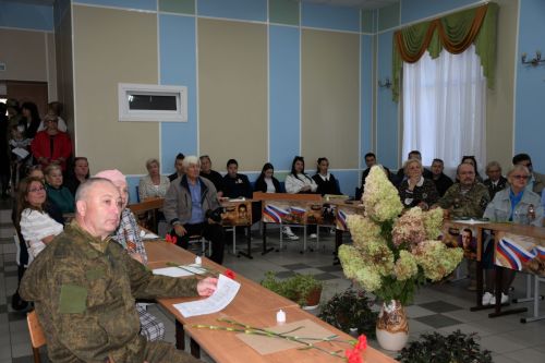 В елабужской школе открыли стелу «Свеча» в память о погибших на СВО выпускниках