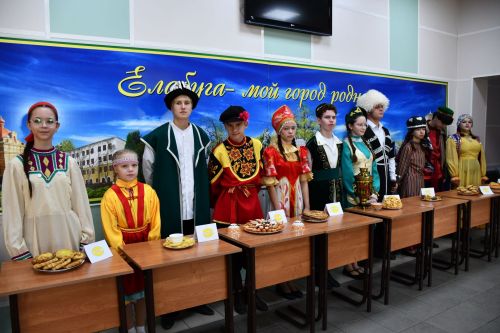 В елабужской школе открыли стелу «Свеча» в память о погибших на СВО выпускниках