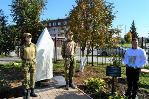 В елабужской школе открыли стелу «Свеча» в память о погибших на СВО выпускниках