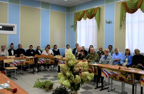 В елабужской школе открыли стелу «Свеча» в память о погибших на СВО выпускниках
