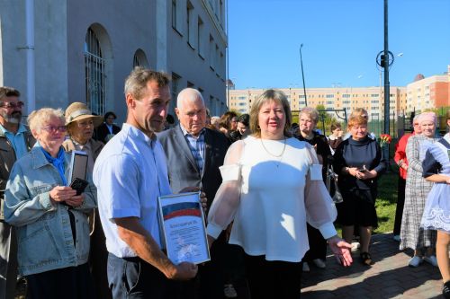 В елабужской школе открыли стелу «Свеча» в память о погибших на СВО выпускниках
