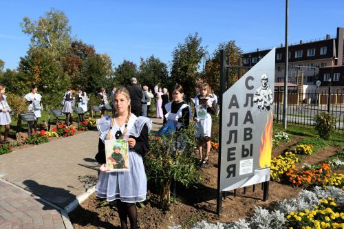 В елабужской школе открыли стелу «Свеча» в память о погибших на СВО выпускниках