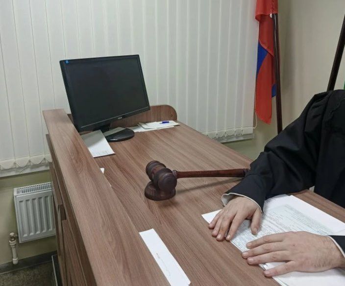 Алабуга суды исерек килеш кабат руль артына утырган алабугалының машинасын тартып алган