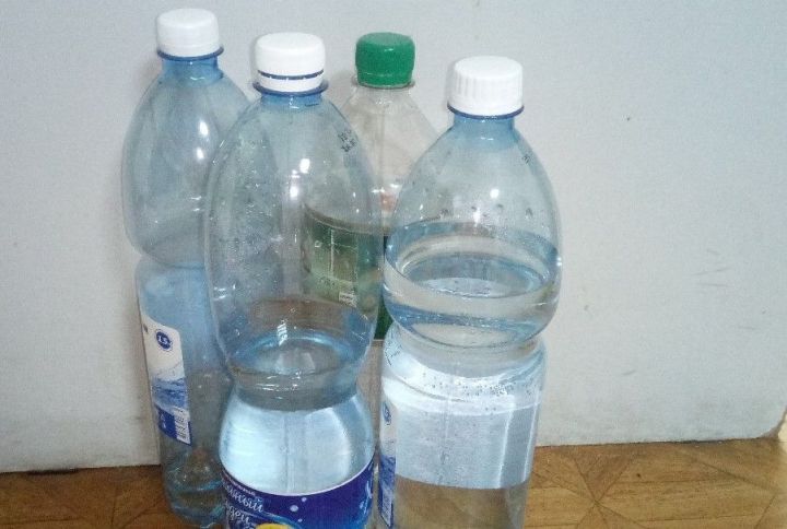 Вот почему нельзя набирать воду в пустые пластиковые бутылки