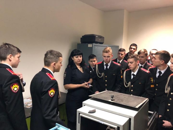 Курсанты Елабужского Суворовского военного училища побывали в  гостях у нижнекамской полиции