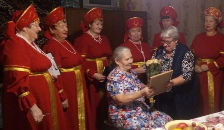 Жительницу села Танайка Нину Морковкину поздравили с 80-летием