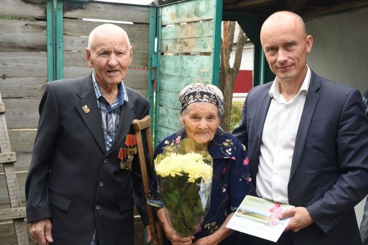 Свой 90-летний юбилей отмечает Ветеран Великой Отечественной войны, труженик тыла Хазигали Мустафин