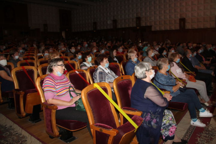 В Елабуге прошел праздничный концерт для пожилых людей