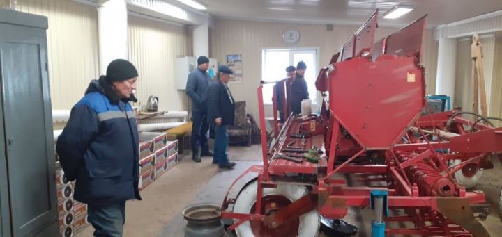 В Елабужском районе специальная комиссия проверила состояние сельхозтехники