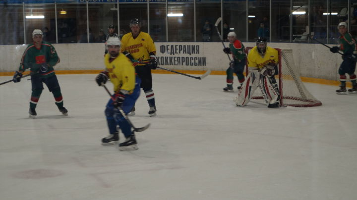 В Елабуге состоялась игра Ночной хоккейной лиги