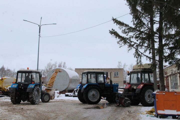 За два минувших дня с улиц Елабуги вывезли более 100 тонн снега