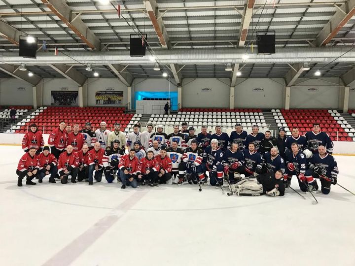В Елабуге состоялся мини-турнир по хоккею среди любительских команд