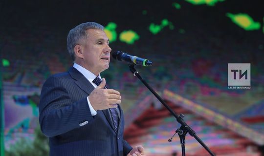 Президент республики поздравил медработников Татарстана и выразил им большую признательность за их труд