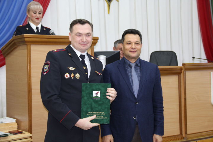Рустем Нуриев наградил сотрудников Елабужского отдела внутренних дел