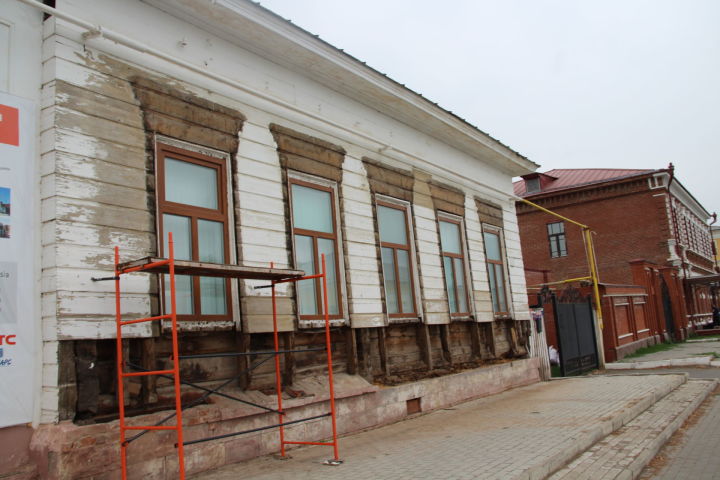 В Елабуге добровольцы реставрируют старинный дом