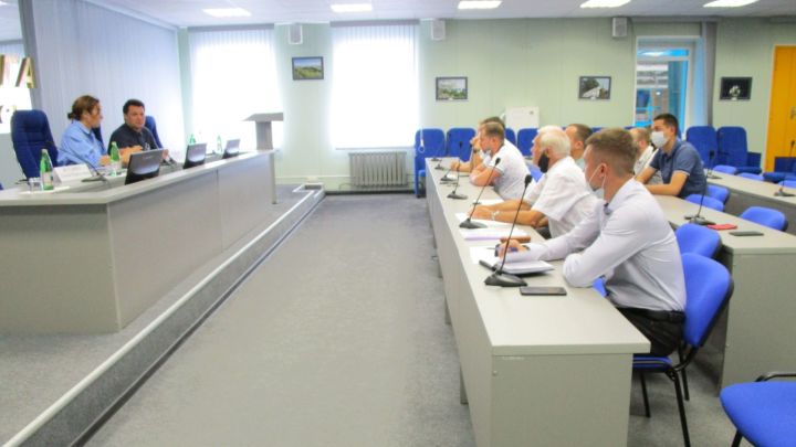 Глава Елабужского района Рустем Нуриев встретился с футбольной командой «Алабуга»