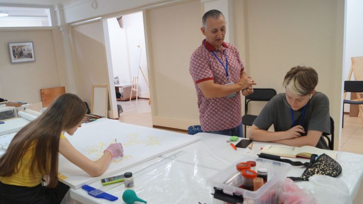 В Елабуге состоялось открытие творческой лаборатории молодых художников «BASHNYA»