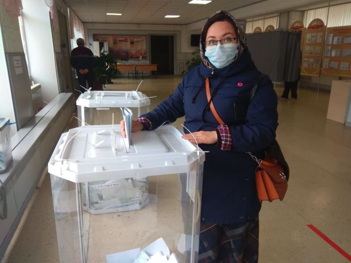Елабужанка проголосовала в свой день рождения