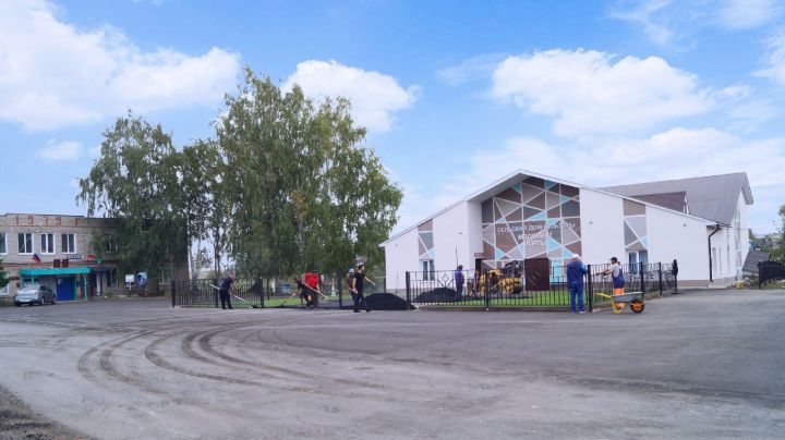В Бехтерево завершилось благоустройство территории возле сельского дома культуры