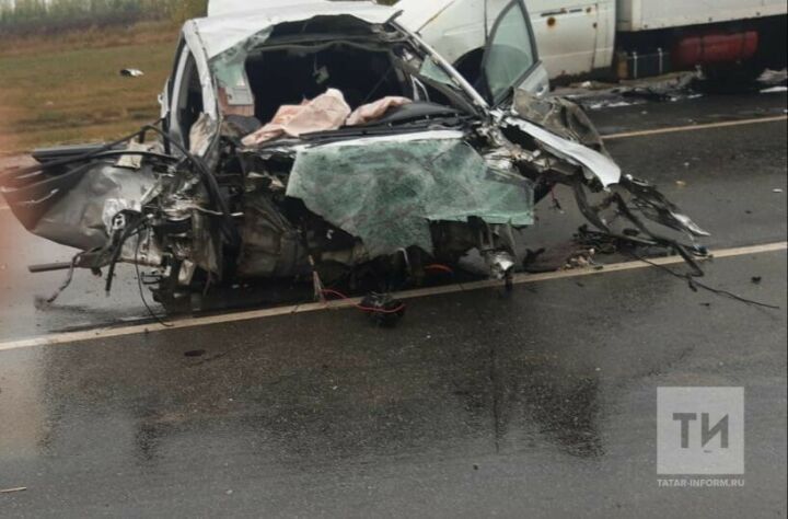 В Татарстане в ДТП с микроавтобусом один человек погиб, 11 пострадали