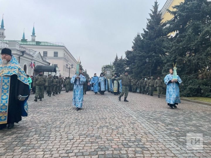 Татарстанцы вышли на крестный ход в честь праздника Казанской иконы Божией Матери