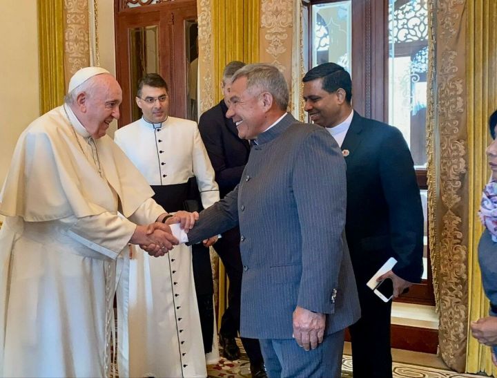 Рустам Минниханов встретился с Папой Римским