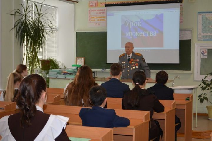 В Елабуге члены Общественного совета проводят «Уроки мужества»