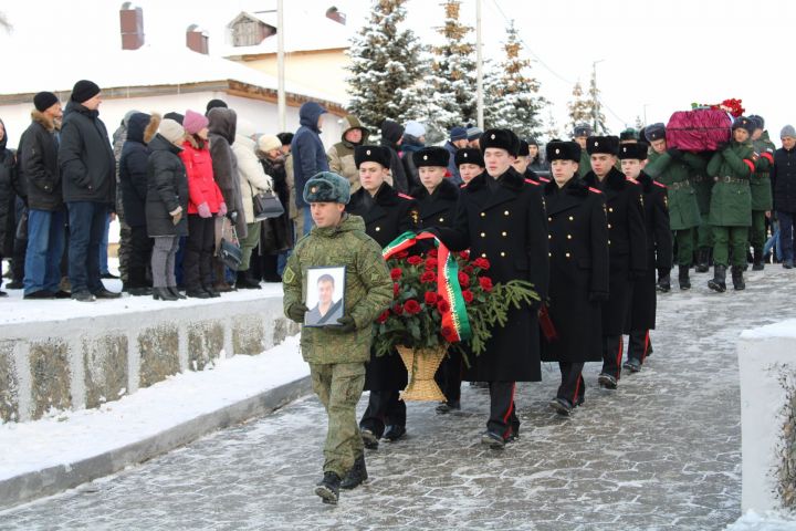 В Елабуге простились с погибшим в зоне спецоперации