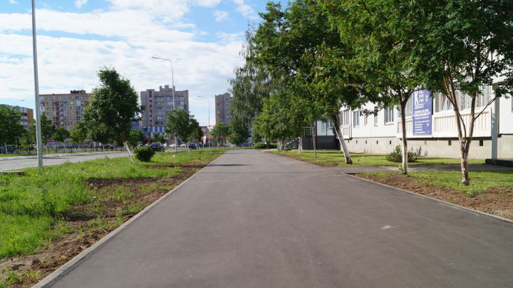 В Елабуге продолжается работа по обновлению городских тротуаров