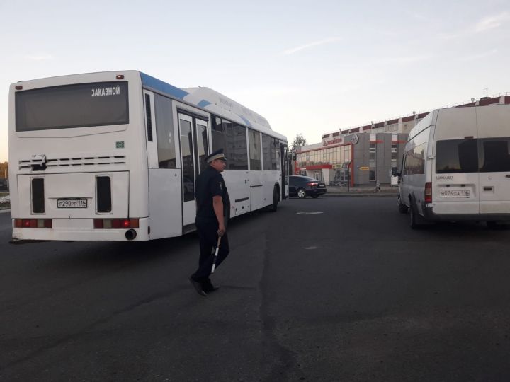 В Елабуге госавтоинспекторы проверили 121 автобус