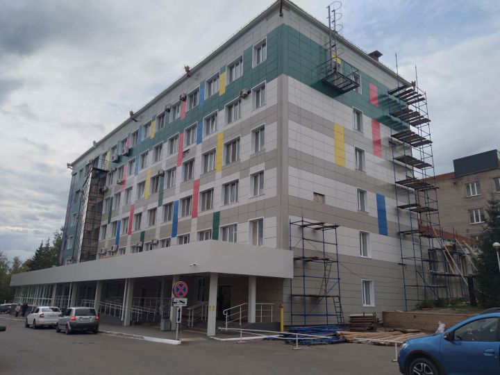 В Елабуге подходит к концу ремонт детской поликлиники