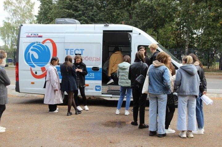 В Елабужском институте КФУ состоялось экспресс-тестирование на ВИЧ в рамках проекта «Тест для победы. Помощь рядом»