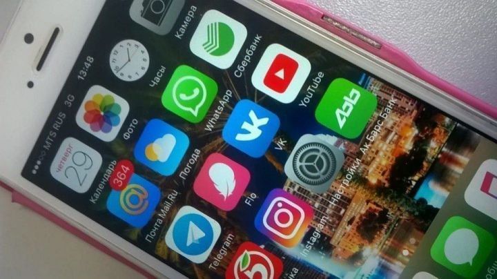 В России приняли закон о запрете использования телефонов на уроках