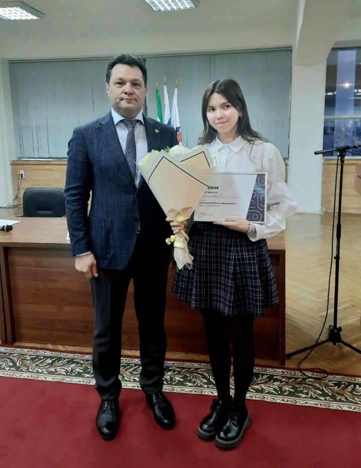 Рустем Нуриев поздравил елабужанку с призовым местом на республиканском конкурсе
