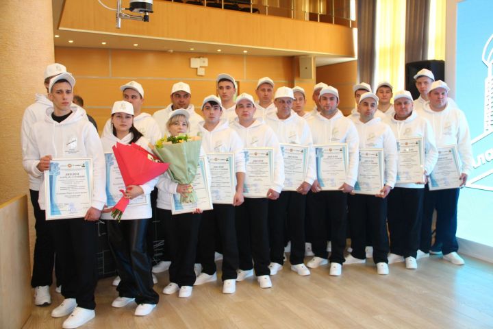 Рустам Минниханов поздравил победителей конкурса «Алабуга-Skills-2023»