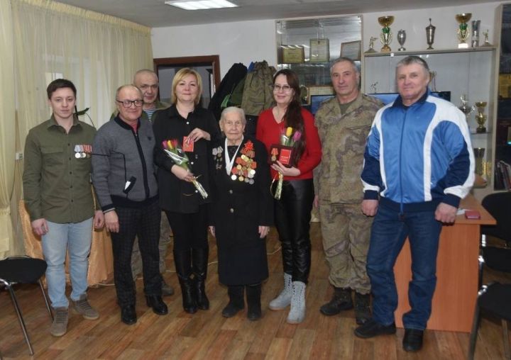 В Елабужском ТОС чествовали 99-летнего ветерана