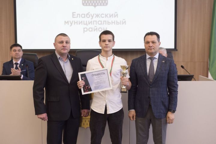 Глава Елабужского района наградил спортсменов