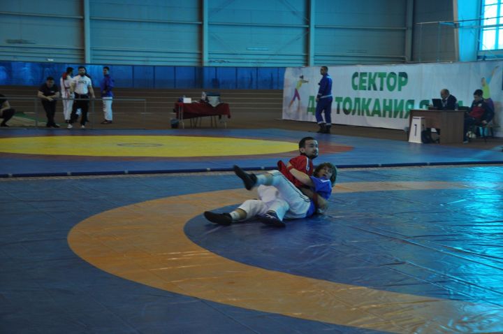 Татарстан победил: в Елабуге завершился Кубок России по борьбе на поясах