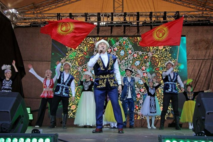 Рустам Минниханов поздравил татарстанцев с праздником Навруз