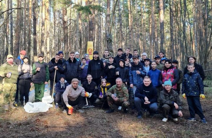 В Танаевском лесу прошел патриотический субботник