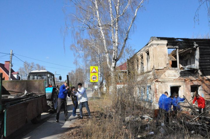 В Елабуге на объектах культурного наследия состоялся субботник